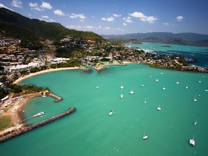 Albergue Backpackers By The Bay Airlie Beach Exterior foto